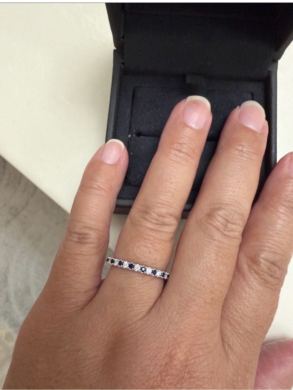 Vera Wang blue sapphire / diamond band